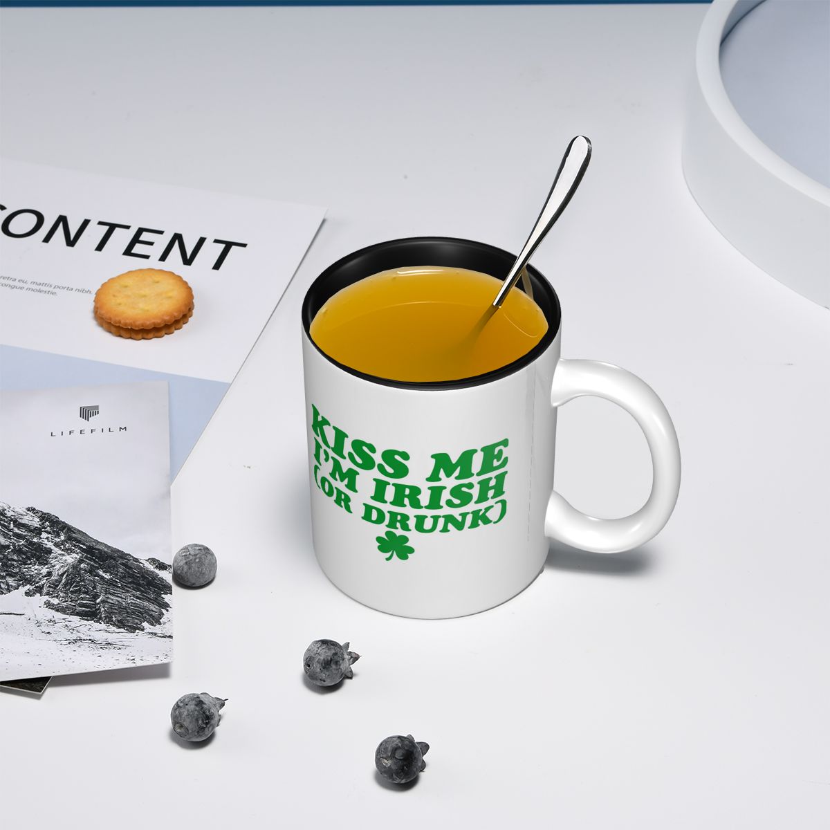 كوب سيراميك مضحك بطبعة 'قبلني، - مراجعة Coffee Tea Me وسعره